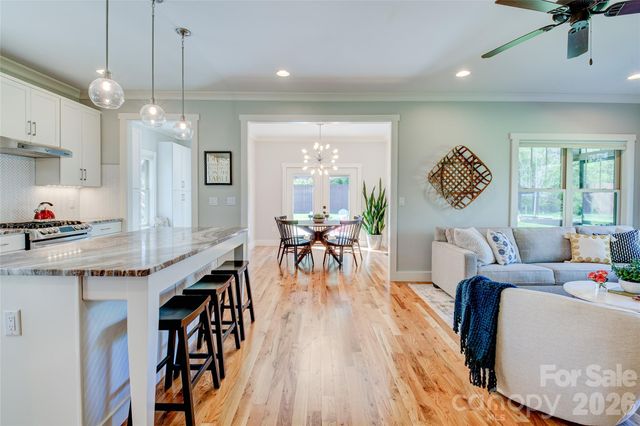 6 Hamlet Street, Black Mountain, NC 28711