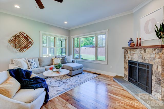 6 Hamlet Street, Black Mountain, NC 28711
