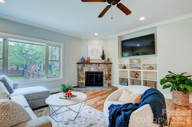 6 Hamlet Street, Black Mountain, NC 28711