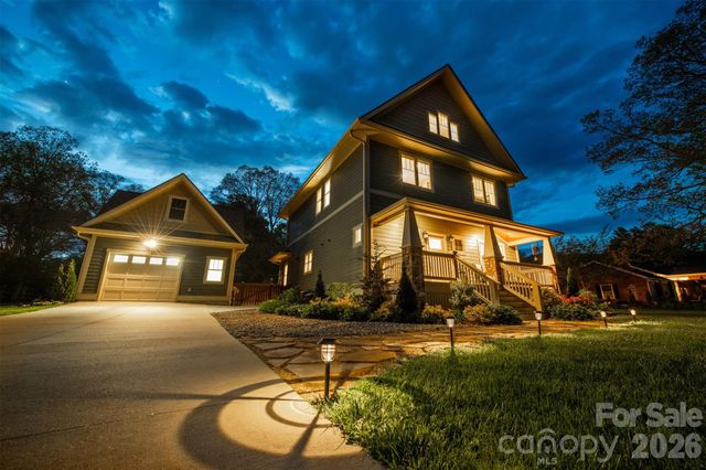 6 Hamlet Street, Black Mountain, NC 28711