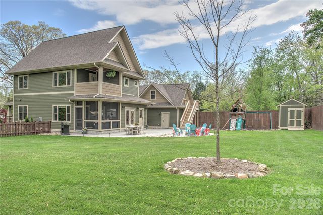 6 Hamlet Street, Black Mountain, NC 28711