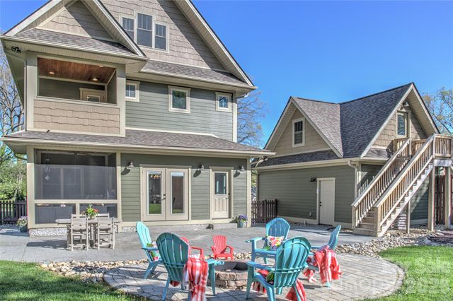 6 Hamlet Street, Black Mountain, NC 28711