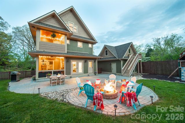 6 Hamlet Street, Black Mountain, NC 28711