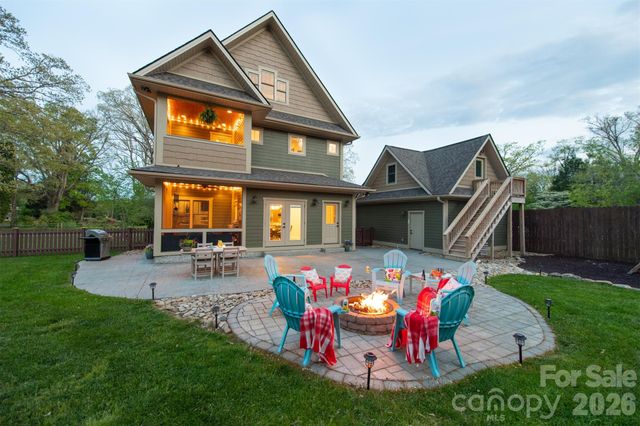 6 Hamlet Street, Black Mountain, NC 28711