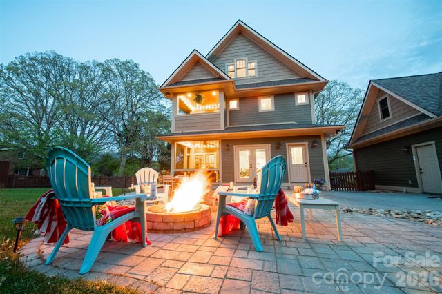 6 Hamlet Street, Black Mountain, NC 28711