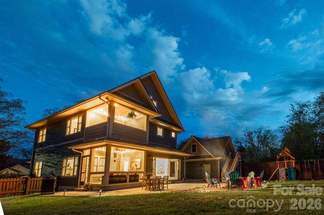 6 Hamlet Street, Black Mountain, NC 28711