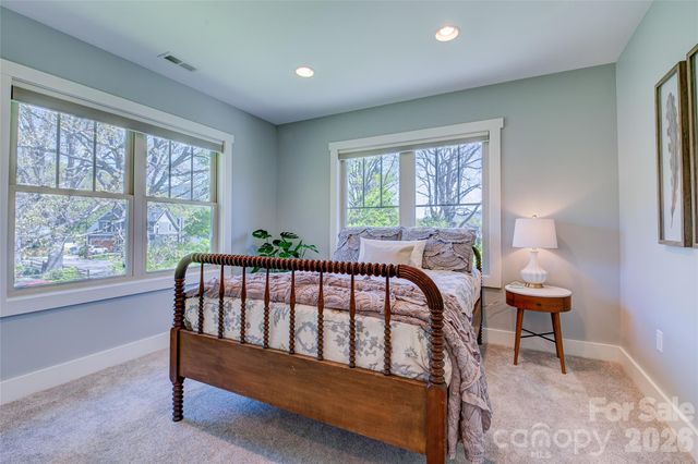 6 Hamlet Street, Black Mountain, NC 28711