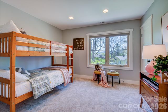 6 Hamlet Street, Black Mountain, NC 28711