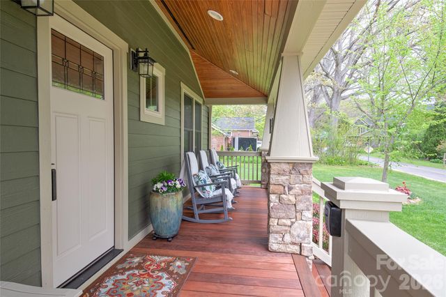 6 Hamlet Street, Black Mountain, NC 28711