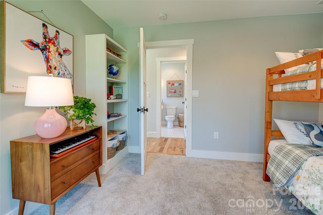 6 Hamlet Street, Black Mountain, NC 28711