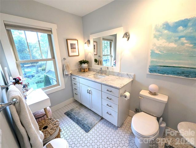 6 Hamlet Street, Black Mountain, NC 28711