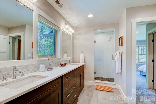 6 Hamlet Street, Black Mountain, NC 28711