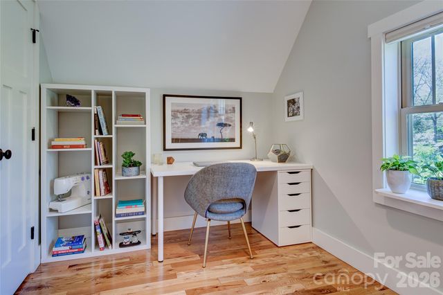 6 Hamlet Street, Black Mountain, NC 28711