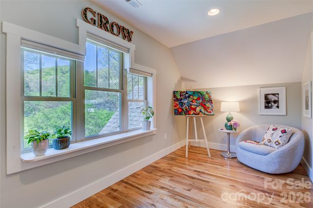 6 Hamlet Street, Black Mountain, NC 28711