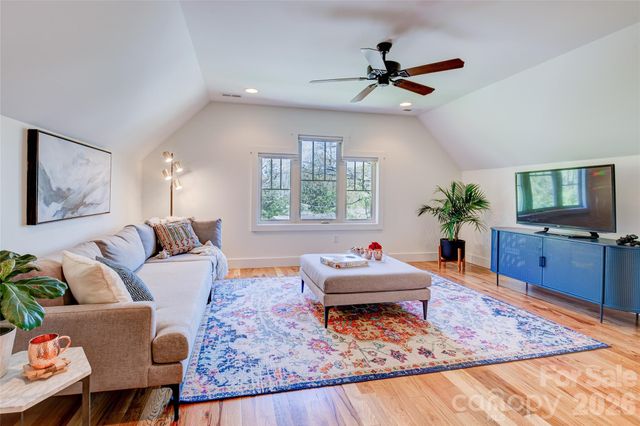 6 Hamlet Street, Black Mountain, NC 28711