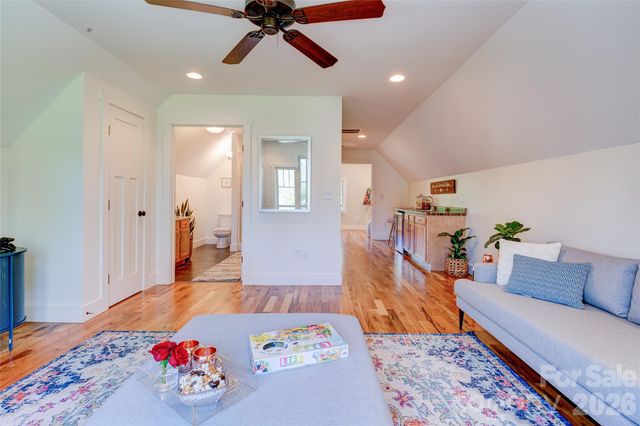 6 Hamlet Street, Black Mountain, NC 28711