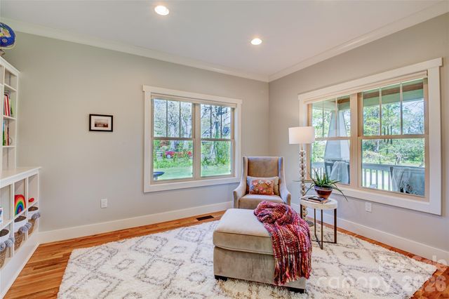 6 Hamlet Street, Black Mountain, NC 28711