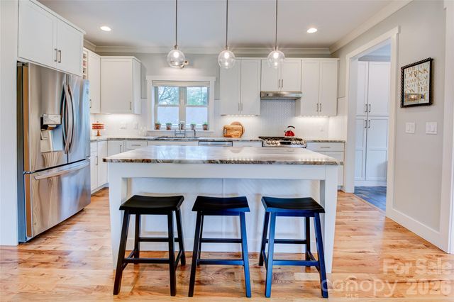 6 Hamlet Street, Black Mountain, NC 28711