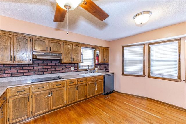 23650 W 56th Street, Shawnee, KS 66226