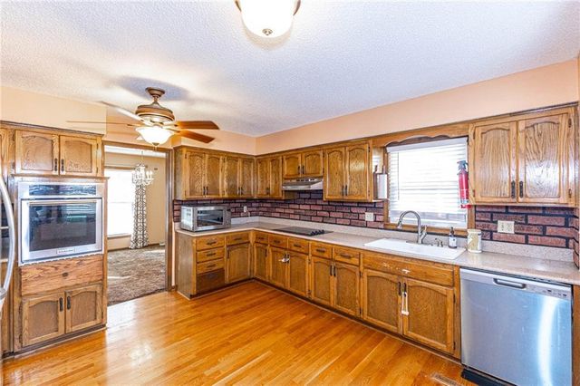 23650 W 56th Street, Shawnee, KS 66226