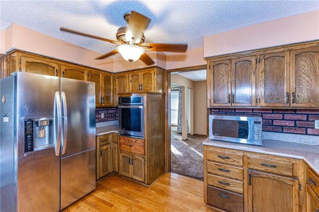 23650 W 56th Street, Shawnee, KS 66226