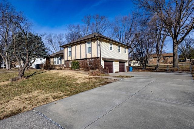 23650 W 56th Street, Shawnee, KS 66226