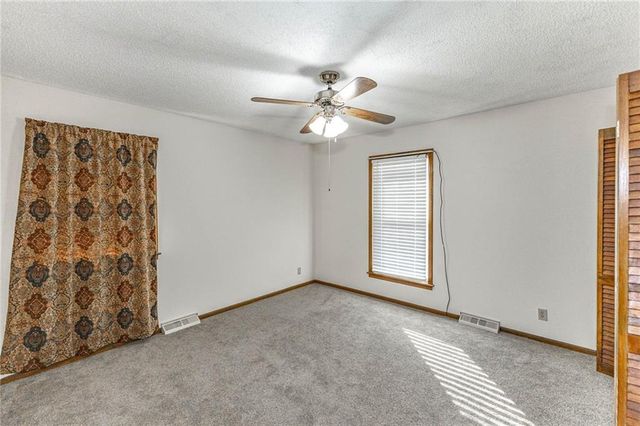 23650 W 56th Street, Shawnee, KS 66226