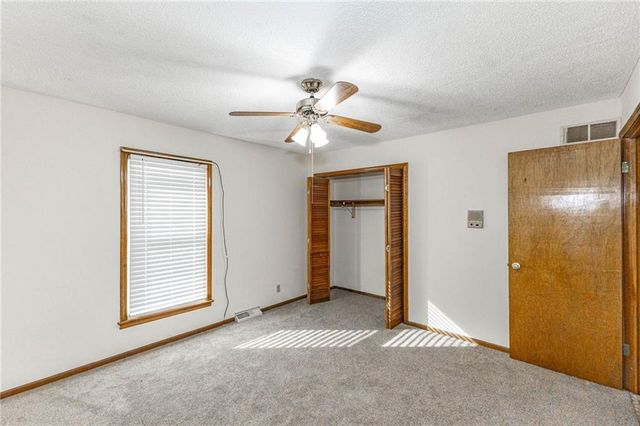 23650 W 56th Street, Shawnee, KS 66226