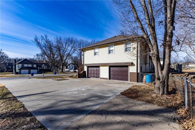 23650 W 56th Street, Shawnee, KS 66226