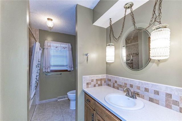 23650 W 56th Street, Shawnee, KS 66226