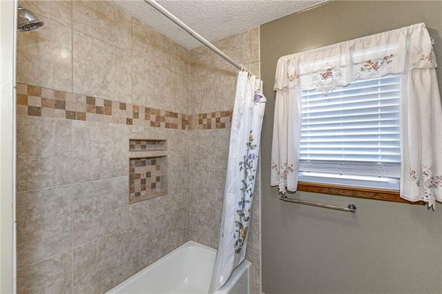 23650 W 56th Street, Shawnee, KS 66226