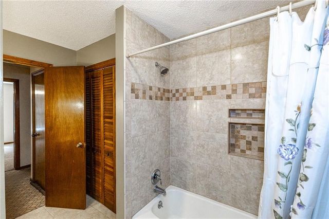 23650 W 56th Street, Shawnee, KS 66226