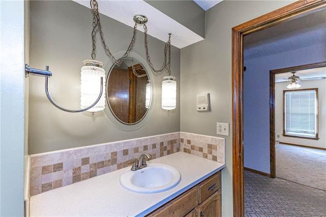 23650 W 56th Street, Shawnee, KS 66226