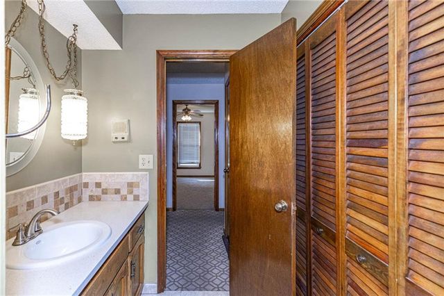 23650 W 56th Street, Shawnee, KS 66226