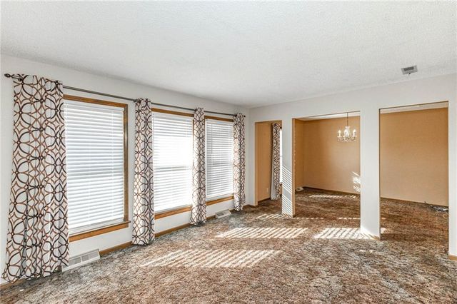 23650 W 56th Street, Shawnee, KS 66226