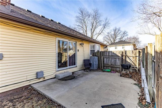 23650 W 56th Street, Shawnee, KS 66226
