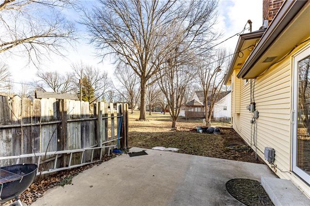 23650 W 56th Street, Shawnee, KS 66226