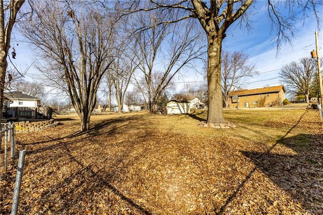 23650 W 56th Street, Shawnee, KS 66226