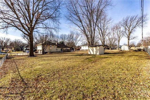 23650 W 56th Street, Shawnee, KS 66226