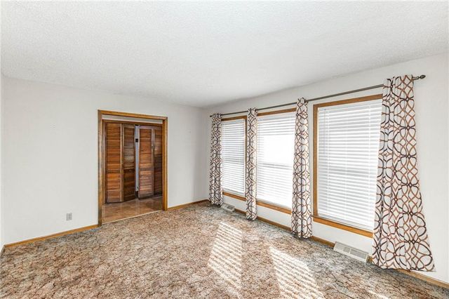 23650 W 56th Street, Shawnee, KS 66226