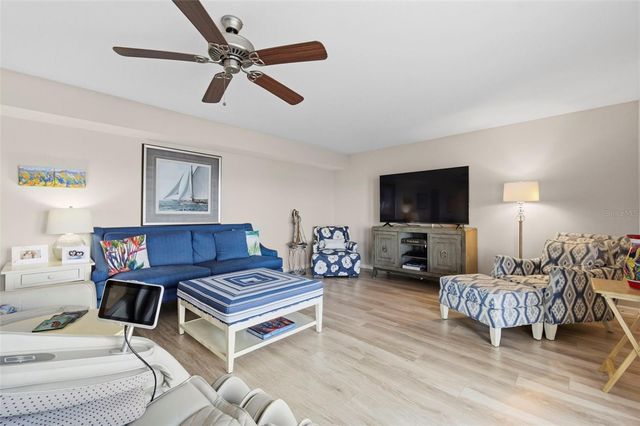 4842 COQUINA KEY DRIVE SE B, St Petersburg, FL 33705