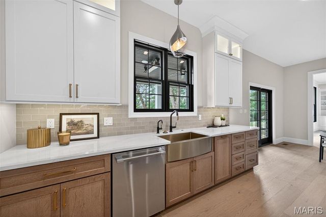 8 Briarbrook Trail, St Louis, MO 63131