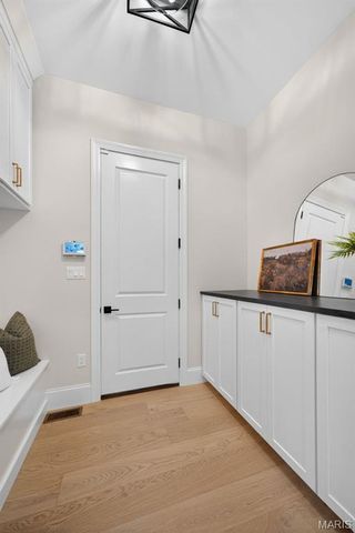 8 Briarbrook Trail, St Louis, MO 63131