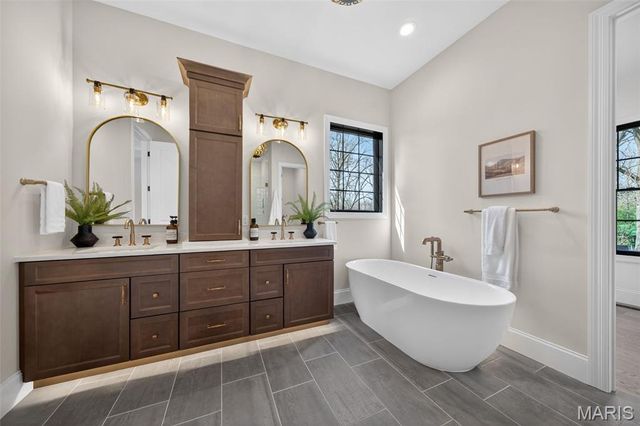 8 Briarbrook Trail, St Louis, MO 63131