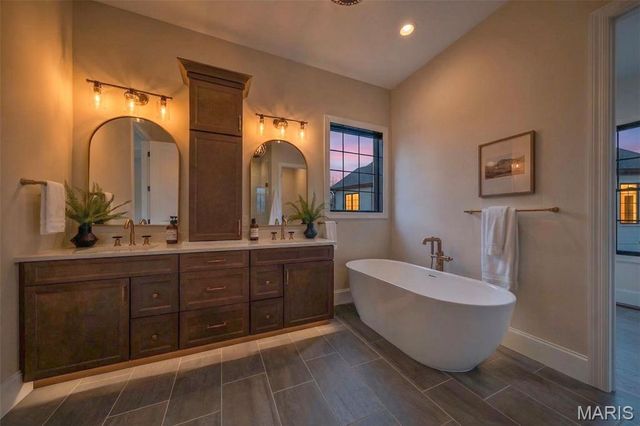 8 Briarbrook Trail, St Louis, MO 63131