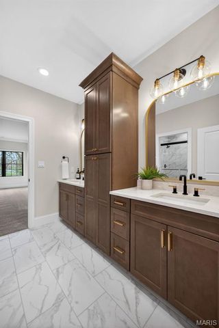 8 Briarbrook Trail, St Louis, MO 63131