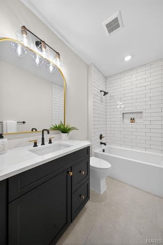 8 Briarbrook Trail, St Louis, MO 63131