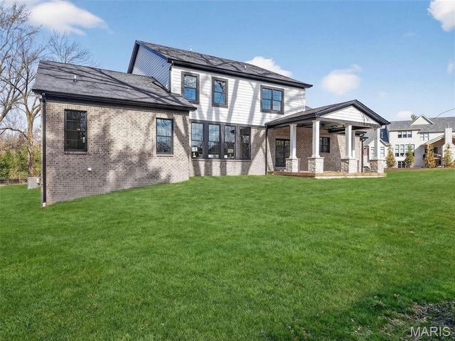 8 Briarbrook Trail, St Louis, MO 63131