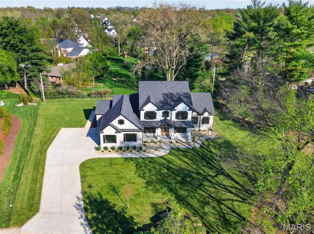 8 Briarbrook Trail, St Louis, MO 63131