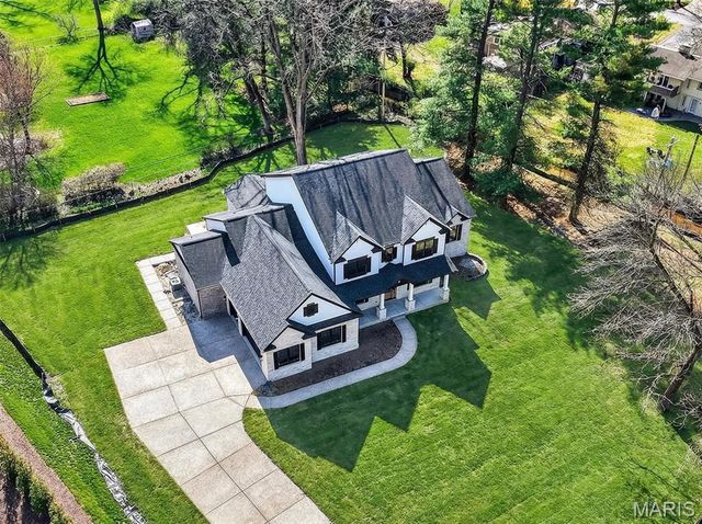 8 Briarbrook Trail, St Louis, MO 63131